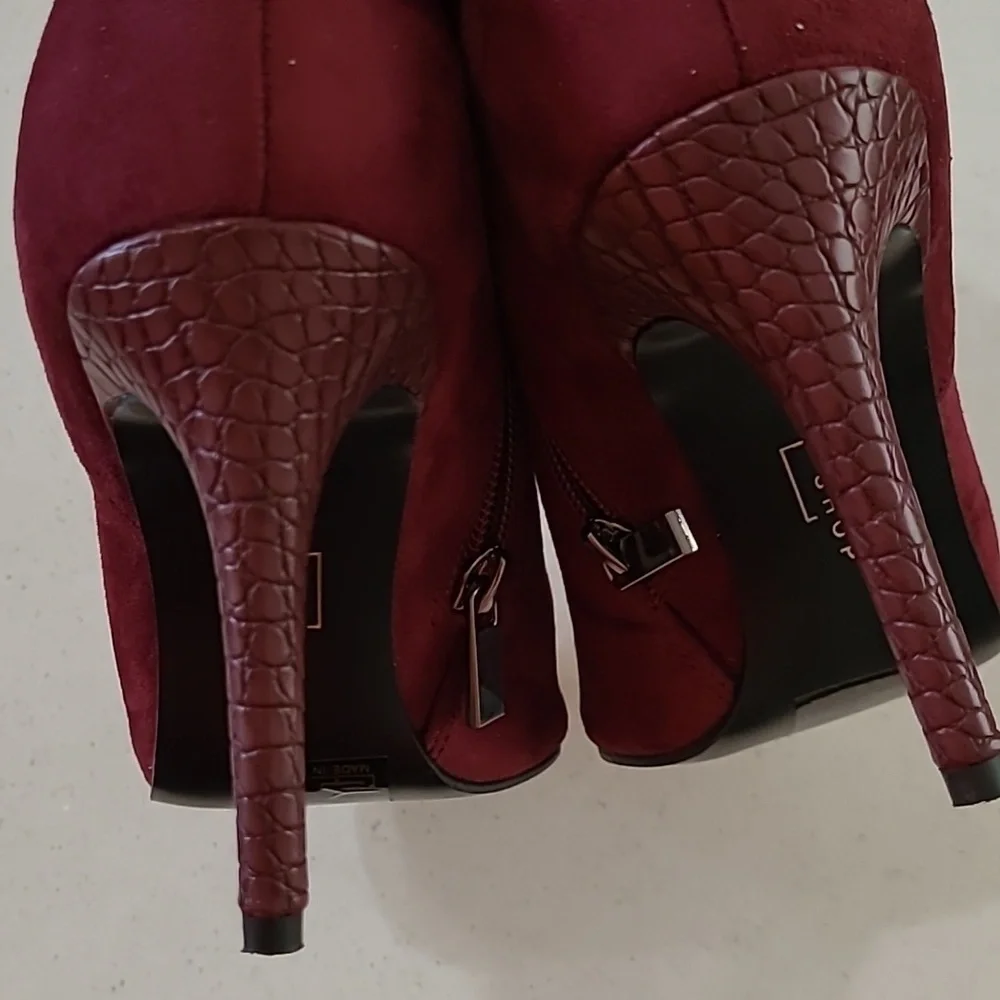 NWOT Shu Shop women's burgandy suede boots with snakeskin heels size 9